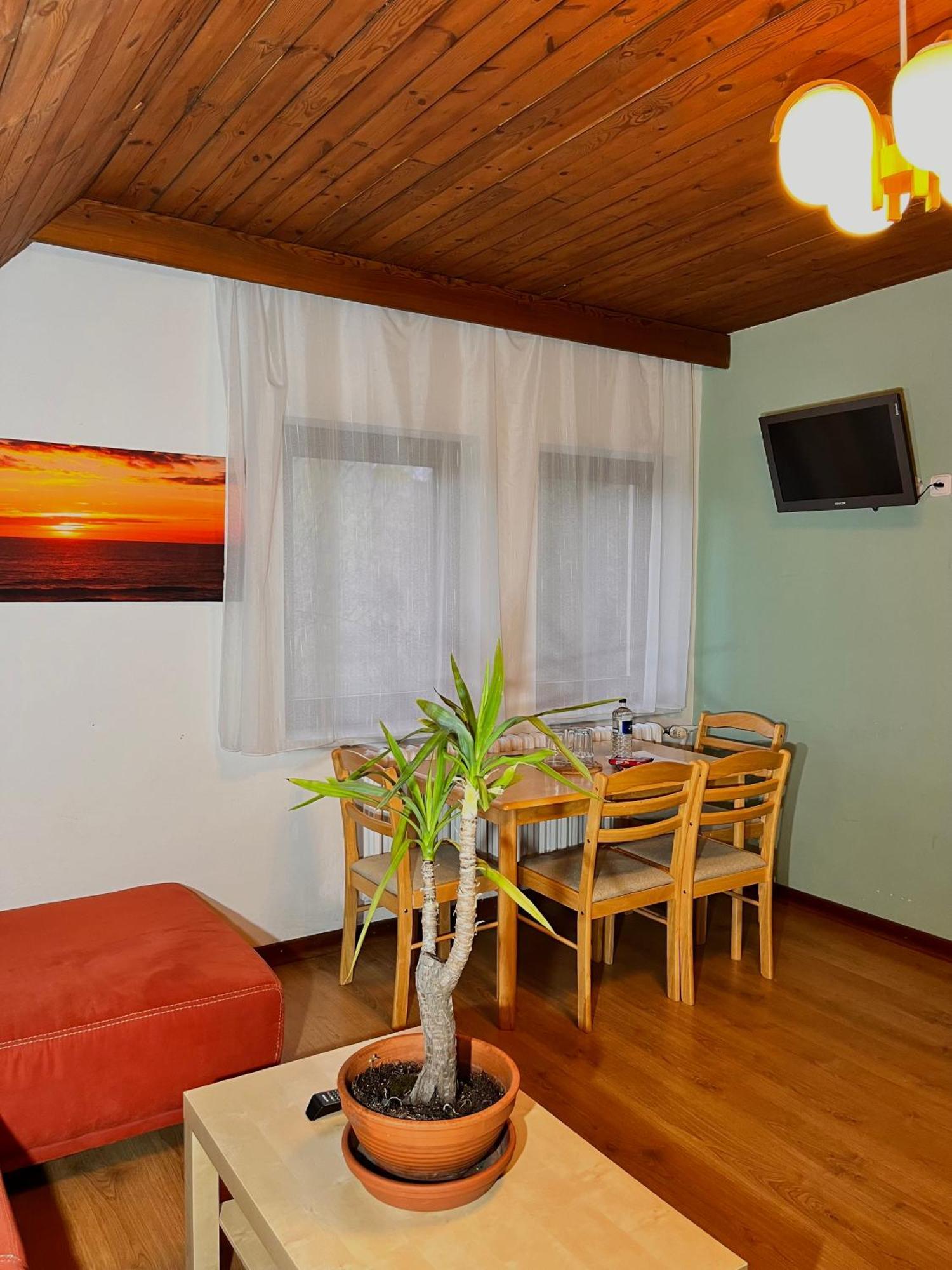 Hotel Vila Morava Liptowski Mikułasz Zewnętrze zdjęcie